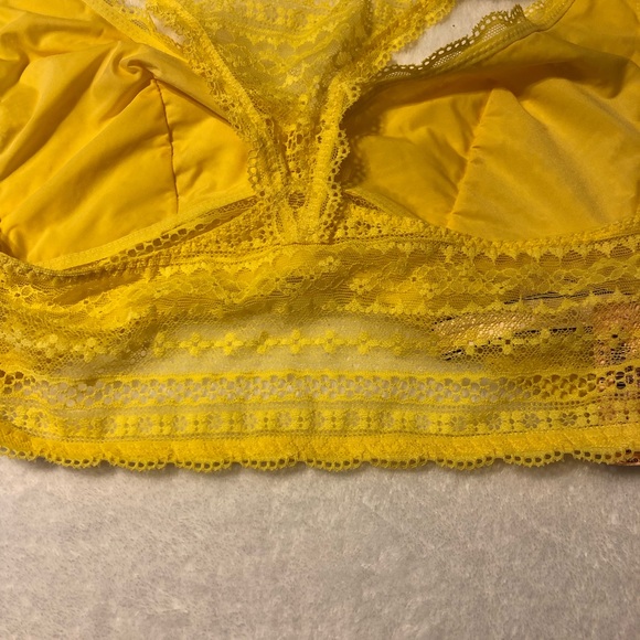Victoria’s Secret NWT Racer Back Lace Bralette - Picture 5 of 7
